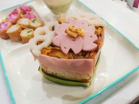 雛祭りに♪簡単菱餅風のミニ寿司ケーキ☆