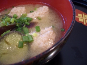 鶏団子と茄子のお味噌汁