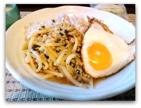 タイ料理 即席バジル炒め(鶏ガパオ炒め)
