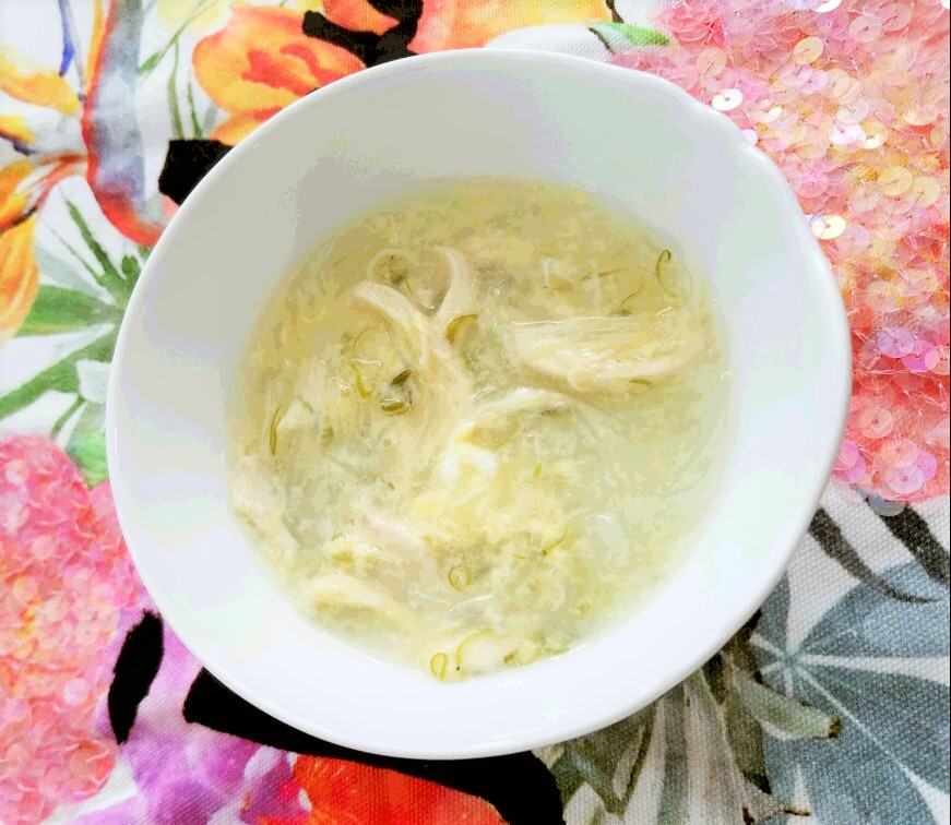 健康にいい鶏肉とめかぶのフワフワ卵スープの画像