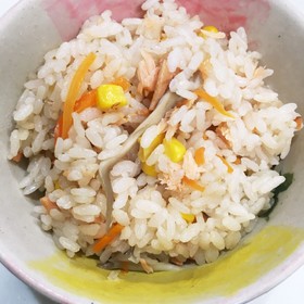 塩鮭と舞茸とコーンの炊き込みごはん