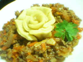 薔薇のパスタ ミートソースにのせて ~