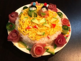 ひな祭りデコ寿司