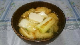 ごま油風味の焼きねぎ焼き油揚げのお味噌汁