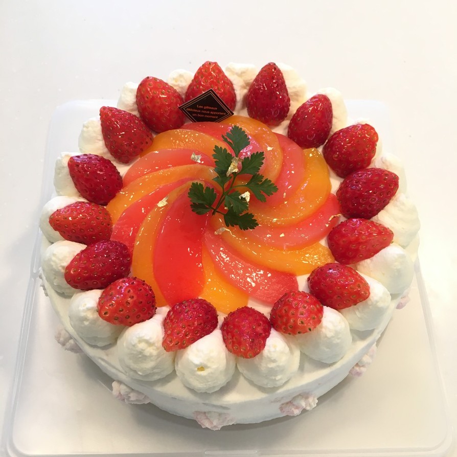 ひな祭りに桃のデコレーションケーキの画像