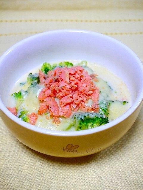 チーズブロッコリー☆鮭フレ豆乳スープの画像