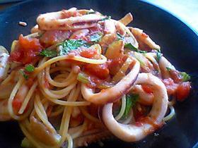 イカわたトマトソースパスタ
