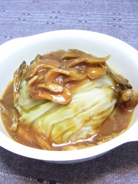 一人に一つずつキャベツとひき肉の重ね蒸し