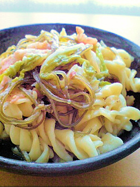 白菜とベーコン、細切り昆布の和風パスタ