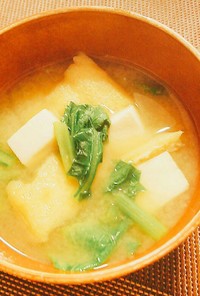 かぶの葉と油揚げと豆腐の味噌汁