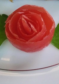 トマトの皮で作るバラ