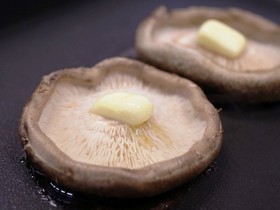 王様しいたけの丸ごとステーキ