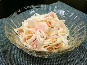 マヨ➕めんつゆ♬玉ねぎとハムのサラダ和え