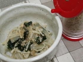 えのきとたまねぎの梅ごまあえ