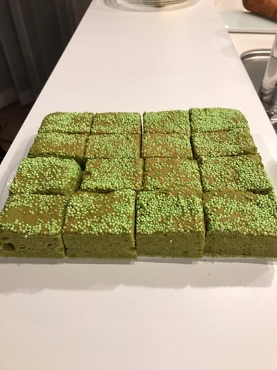 焼きっぱなしのケーキ5・グリーンの写真