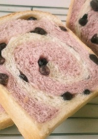 紫いもと甘納豆のうずまきパン