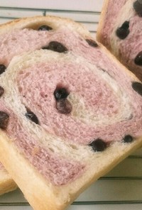 紫いもと甘納豆のうずまきパン