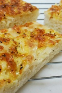 チーズ&黒胡椒のパン