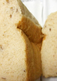 自家製プルーンジャムで食パン