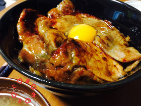 ガツンと豚丼十勝風!卵乗せで最強