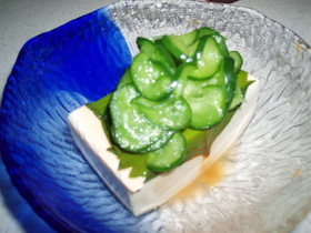 大葉にんにく醤油の大葉で冷奴