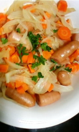 フライパンで簡単!人参と玉葱の野菜スープ