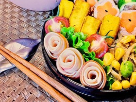 弁当に★簡単ハムと餃子の皮で薔薇の花