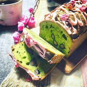 桜と黒豆とホワイトチョコの抹茶パウンド