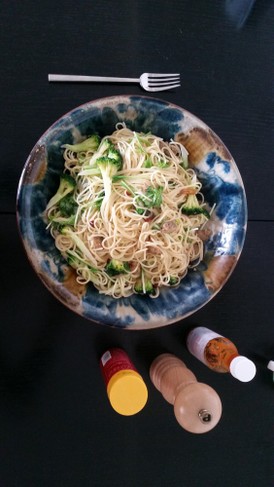 あさりの缶詰で簡単 春色パスタ