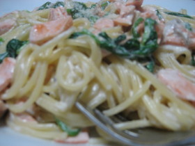 超手軽♪鮭とほうれん草のクリームパスタ