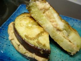 思わず手を伸ばしちゃう茄子♪