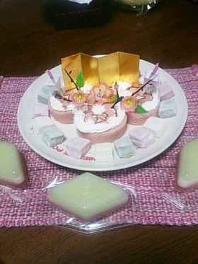 市販ロールケーキで簡単ひな祭りケーキ♪