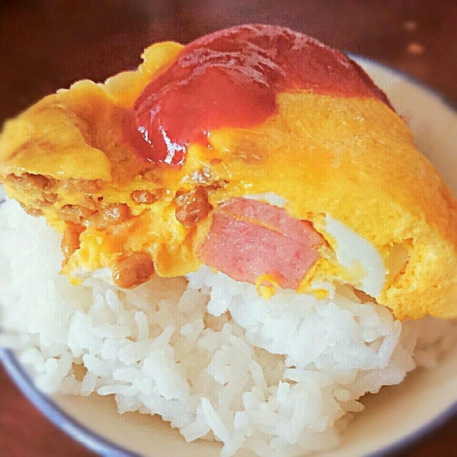 納豆ウィンナーオムレツ丼の画像