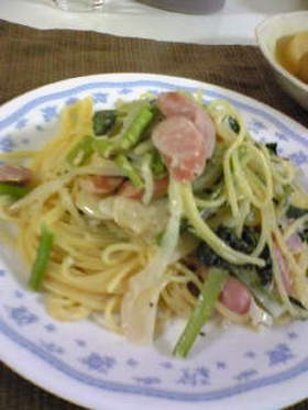 簡単☆小松菜とソーセージのクリームパスタ
