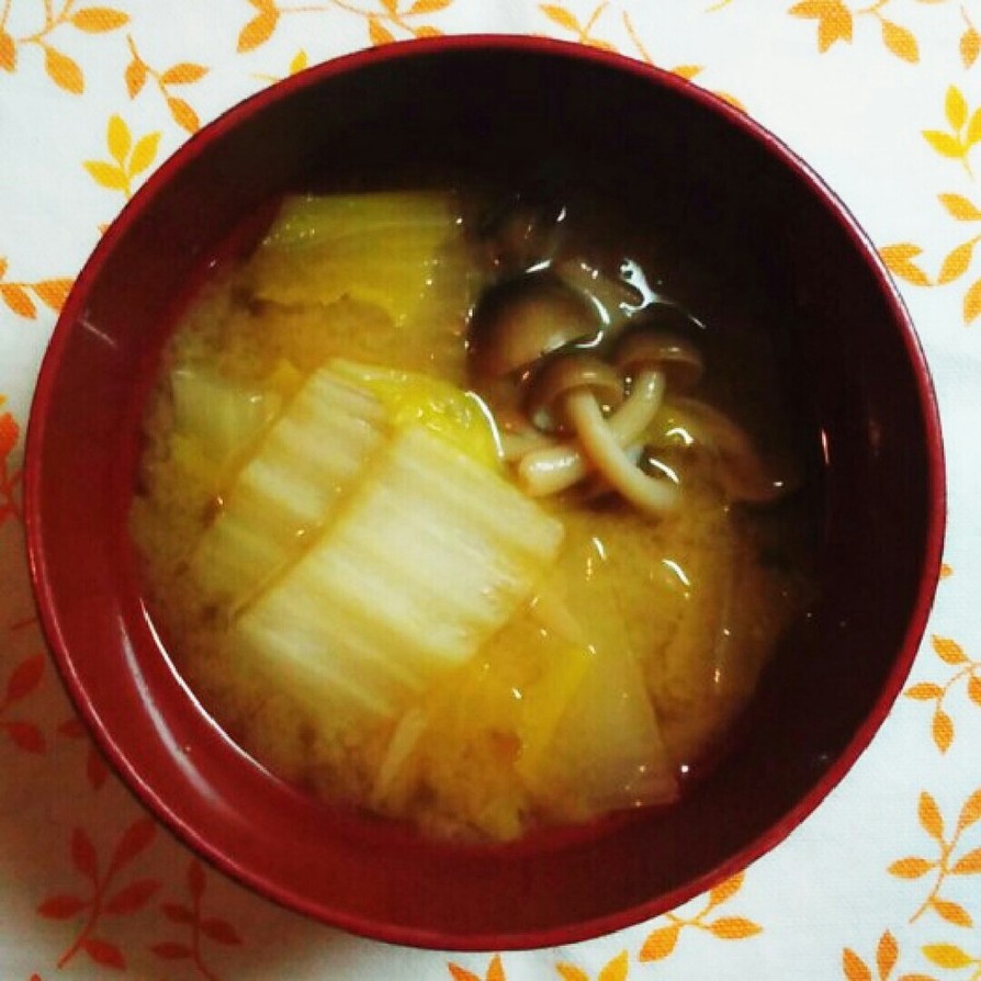 白菜とぶなしめじの味噌汁★の画像