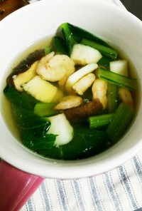 シーフードと小松菜椎茸のコンソメスープ