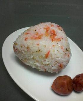 クレソルと桜えびでシンプルおにぎり