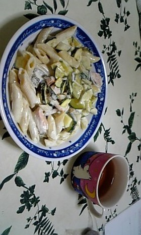 鮭とズッキーニの生クリームパスタ