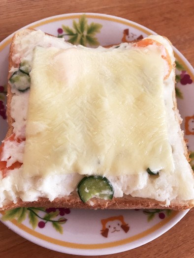 ガブッと食べよう☆ポテサラチーズトーストの写真