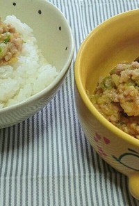 白いご飯に☆ラー油味のネギ味噌肉☆