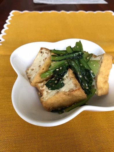 小松菜と厚揚げの炒め物。節約、お弁当にの写真