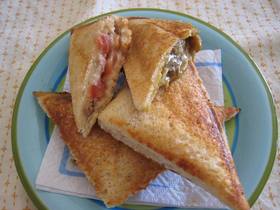 残り物で超特急!おいしぃホットサンド♪