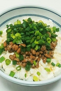 大豆イソフラ丼(納豆とうふ丼)