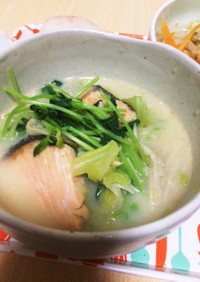 キャベツと鮭の豆乳味噌スープ煮