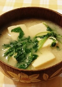 高野豆腐と三つ葉のお味噌汁