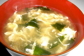 簡単♪ワカメと玉子のとろ〜り中華スープ