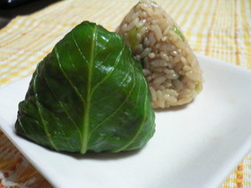 ちんげんさいと 鰹節の おにぎり