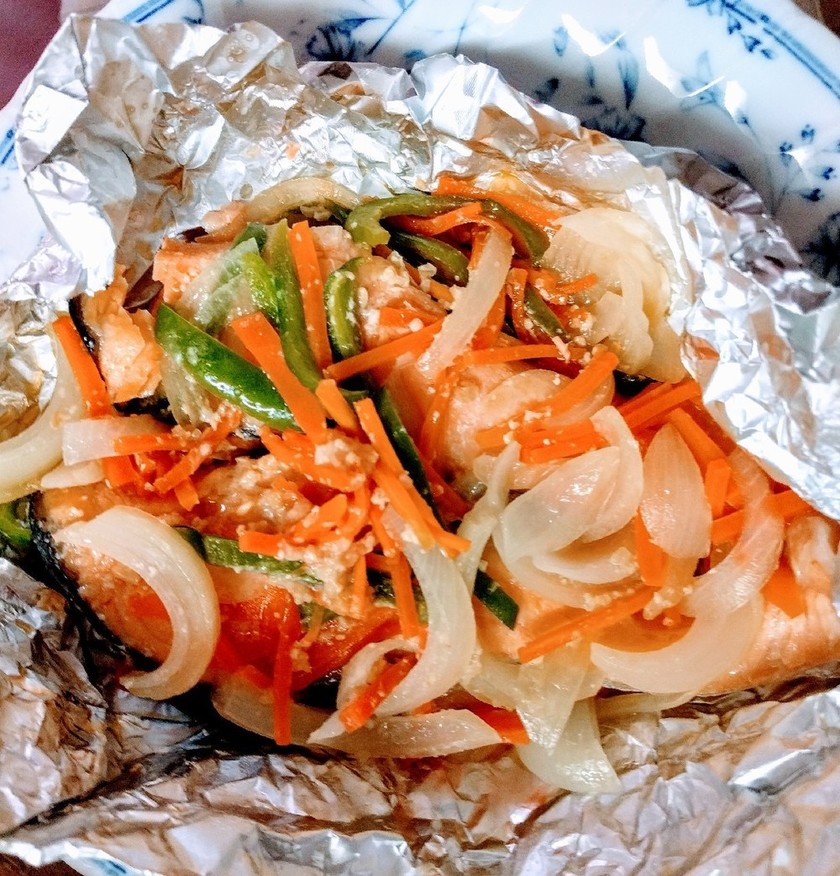 鮭のホイル焼き☆ちゃんちゃん焼き風 甘め by ゆきゆき★★ 【クックパッド】 簡単おいしいみんなのレシピが347万品