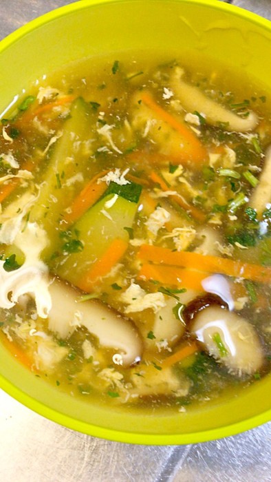 簡単なとろみあるズッキーニのスープの写真