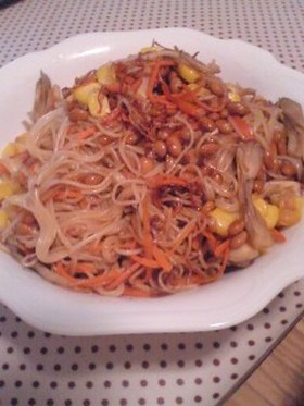 納豆・なんでも野菜の素麺ちゃんぷるー